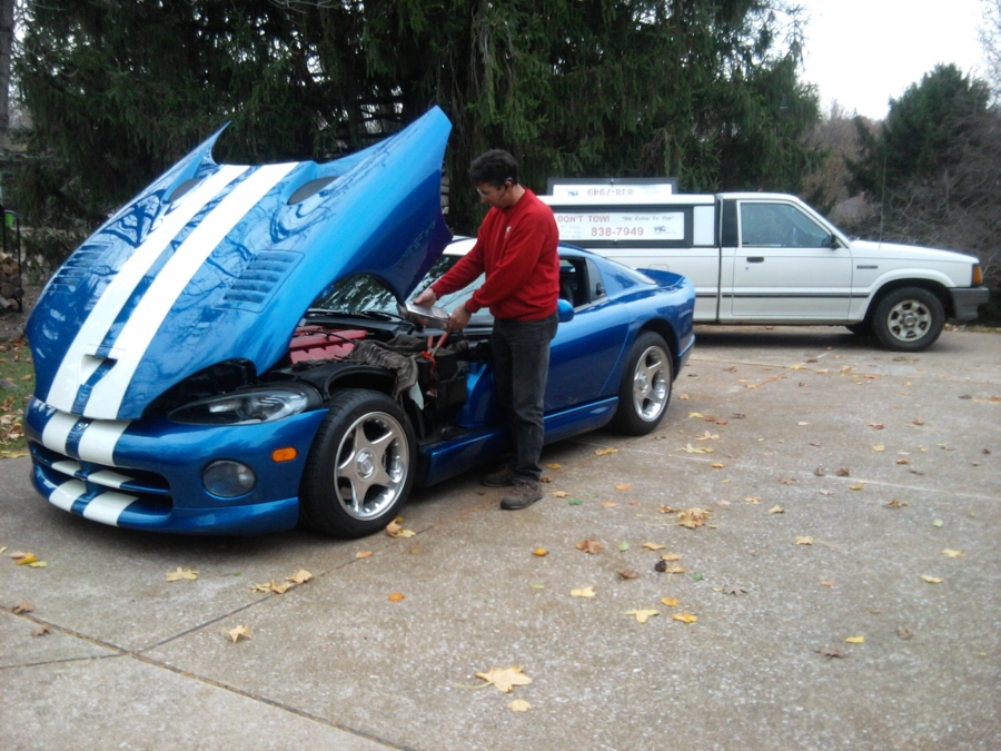 Mobile Auto Mechanic Service, Technician performing battery load test, on a 1996 Dodge Viper GTS. We can help to fix the car problem on hi performance, sports and classic cars on the spot, no towing necessary. 